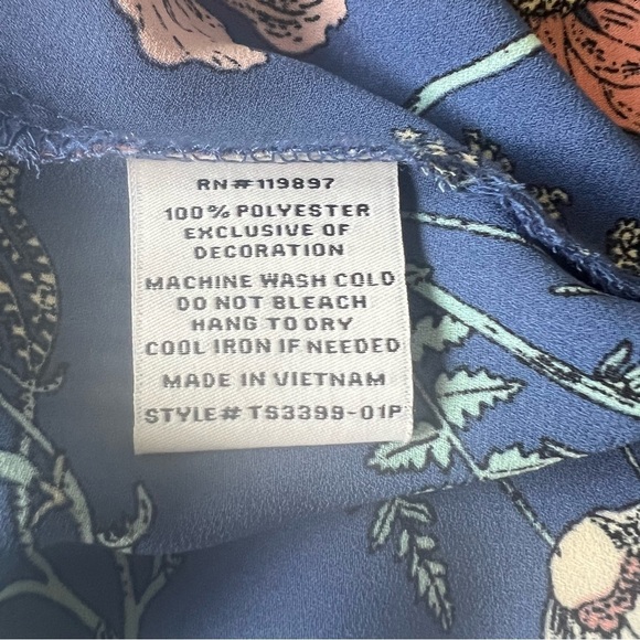 2/$30 Collective Concepts Blue and Pink Floral Sleeveless Blouse Top - Picture 8 of 11